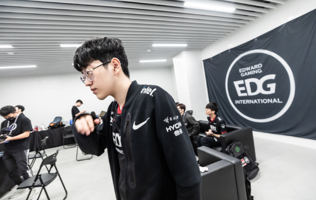 近站轻攻 近站轻攻